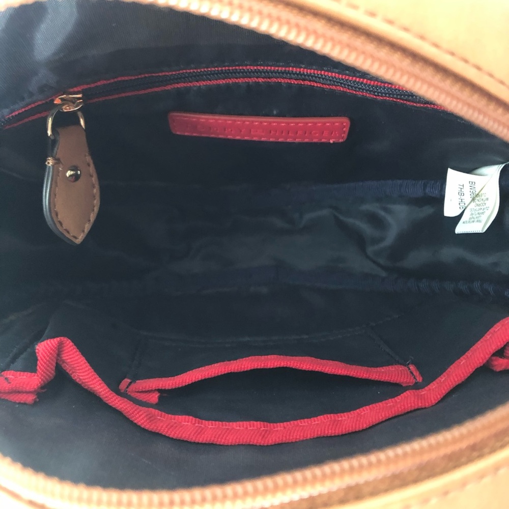 Tommy Hilfiger round purse - Picture 7 of 7